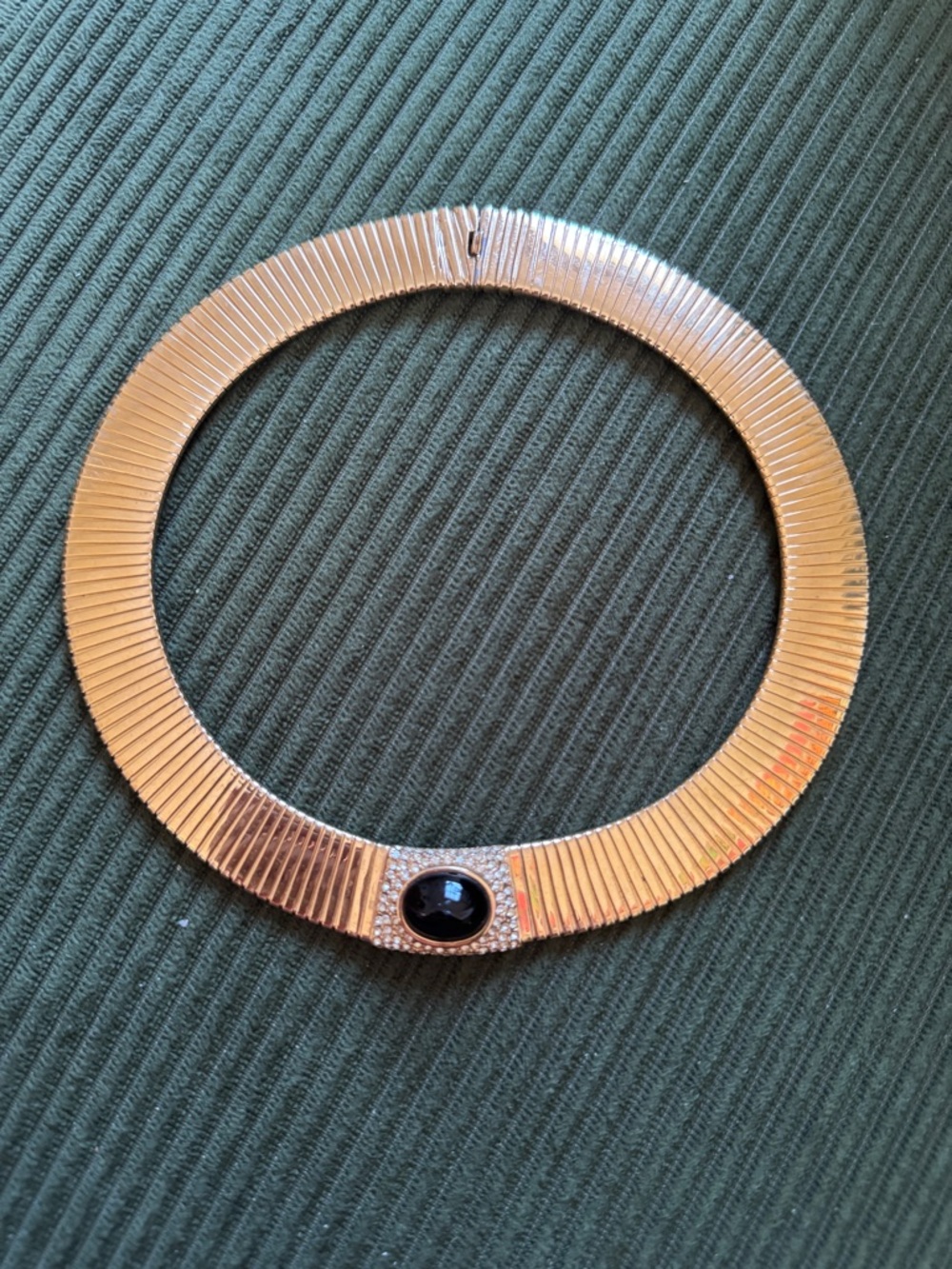 Chic Vintage Ciner Gold-Tone Collar Necklace with Black Stone Accent